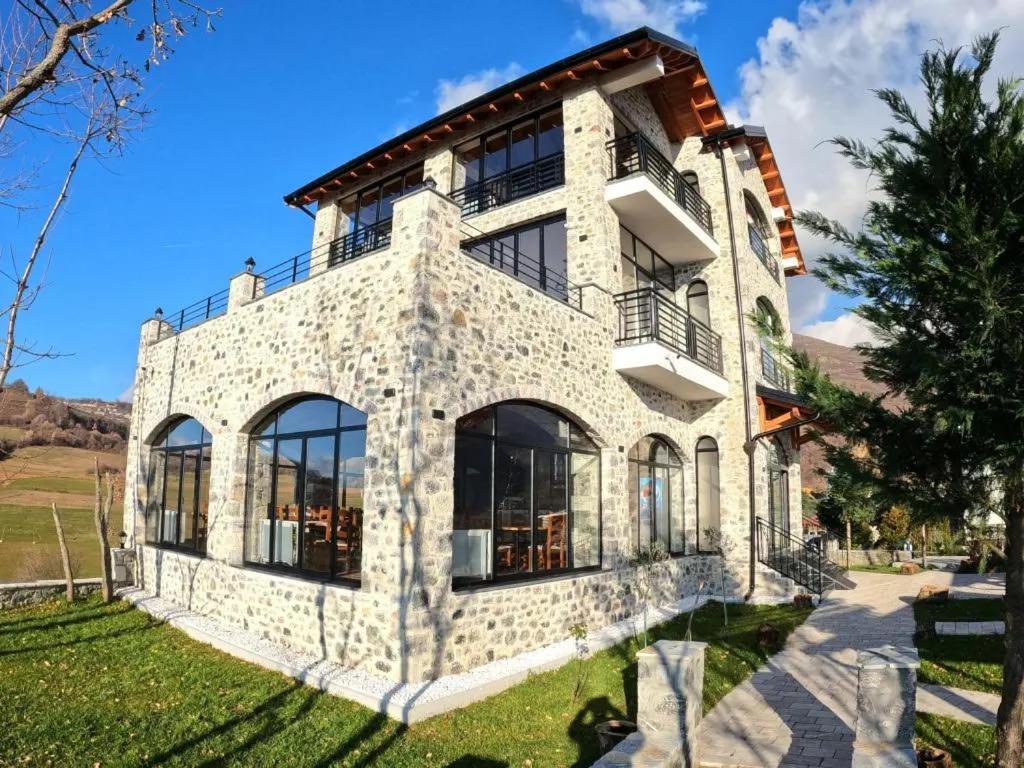 Bujtina Vrenezi Hotel Peshkopi Екстериор снимка