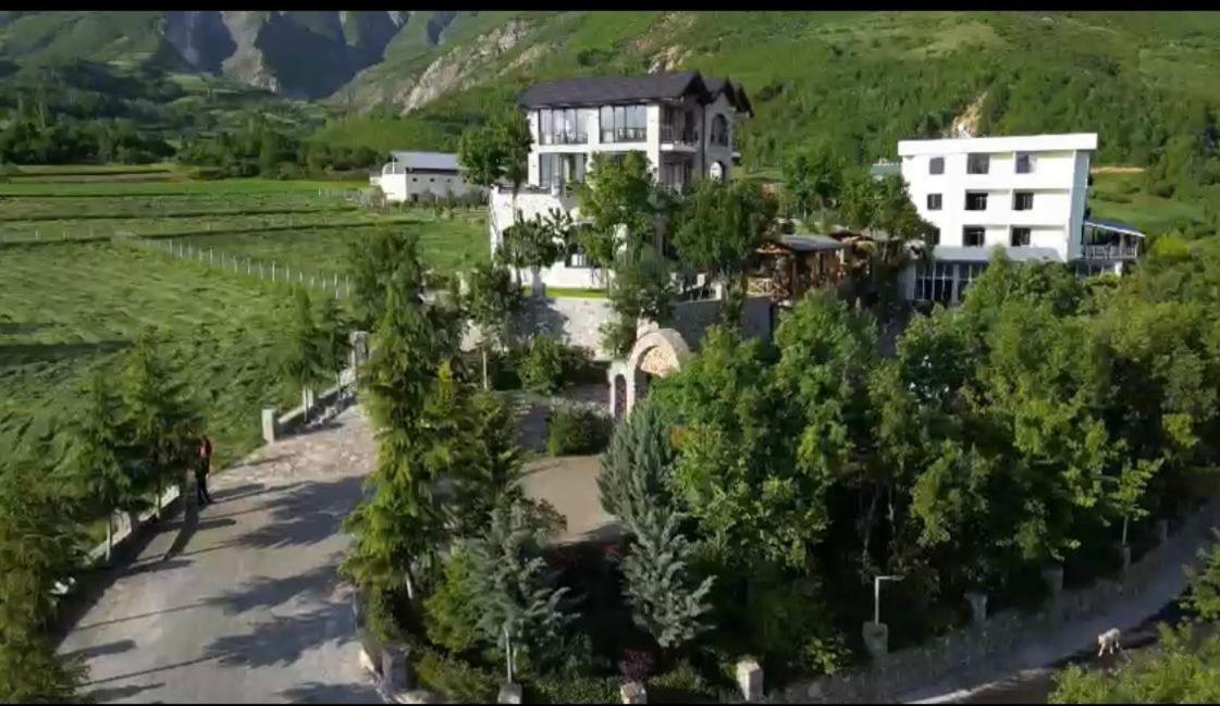 Bujtina Vrenezi Hotel Peshkopi Екстериор снимка