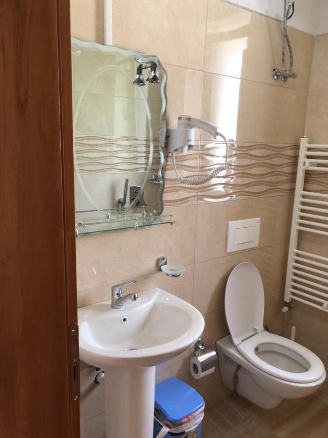 Bujtina Vrenezi Hotel Peshkopi Екстериор снимка